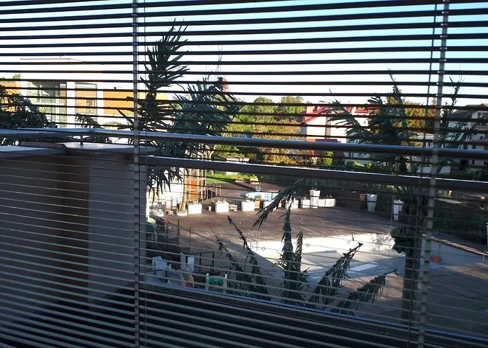 아파트 Books & Sun By The Sea *